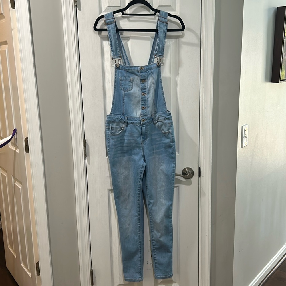 Lightwash denim skinny overalls